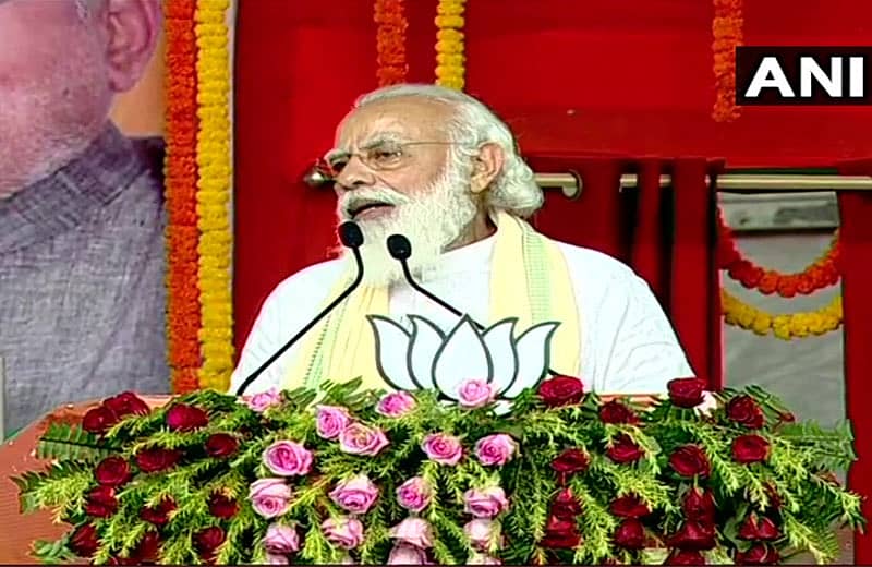 ಗಯಾದಲ್ಲಿ ಭಾಷಣ ಮಾಡುತ್ತಿರುವ ನರೇಂದ್ರ ಮೋದಿ