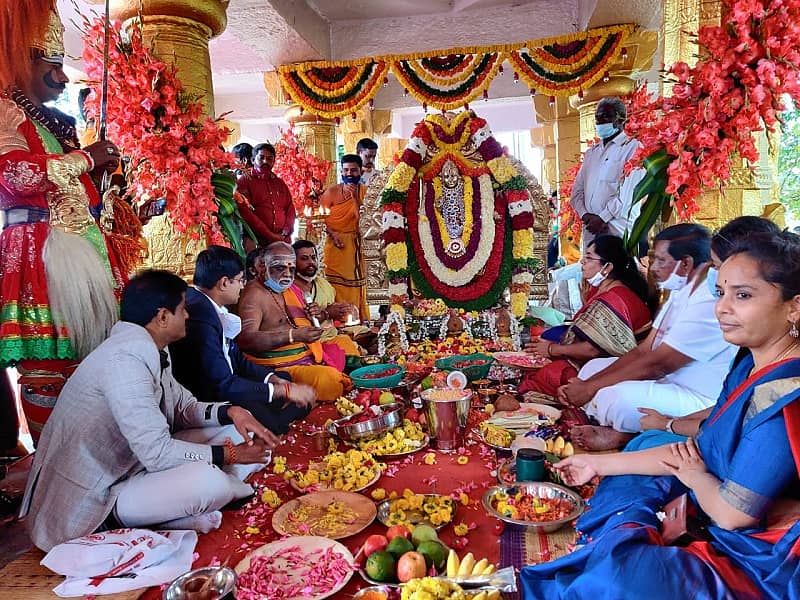 ಕಿರಂಗೂರಿನ ಬನ್ನಿಮಂಟಪದಲ್ಲಿ ಚಾಮುಂಡೇಶ್ವರಿಗೆ ಪೂಜೆ ಸಲ್ಲಿಸಲಾಯಿತು.