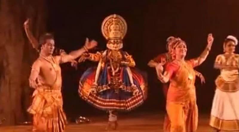 ಪ್ರಜಾವಾಣಿ ಫೇಸ್‌ಬುಕ್ ಲೈವ್‌ನಲ್ಲಿ ರಾಷ್ಟ್ರಕ್ಕೆ ನೆಮ್ಮದಿ ಮತ್ತು ಶಾಂತಿ ಕೋರಿ ಪ್ರಾರ್ಥಿಸುವ ಜಯದುರ್ಗೆ ನೃತ್ಯ ರೂಪಕ.