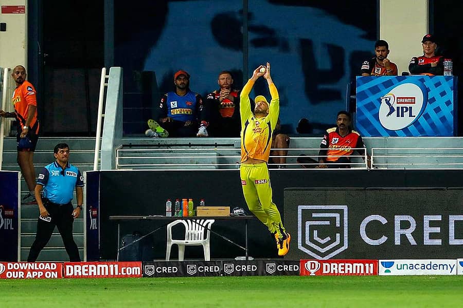 ಸನ್‌ರೈಸರ್ಸ್‌ ಹೈದರಾಬಾದ್‌ನ ಡೇವಿಡ್ ವಾರ್ನರ್ ಅವರ ಕ್ಯಾಚ್ ಪಡೆದ ಚೆನ್ನೈ ಸೂಪರ್ ಕಿಂಗ್ಸ್‌ನ ಫಾಫ್ ಡು ಪ್ಲೆಸಿ –ಪಿಟಿಐ ಚಿತ್ರ