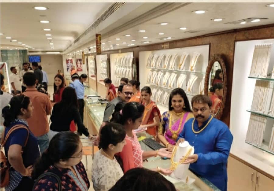 ಶ್ರೀ ಸಾಯಿ ಗೋಲ್ಡ್ ಪ್ಯಾಲೇಸ್ನಲ್ಲಿ ಖರೀದಿ ವಹಿವಾಟು