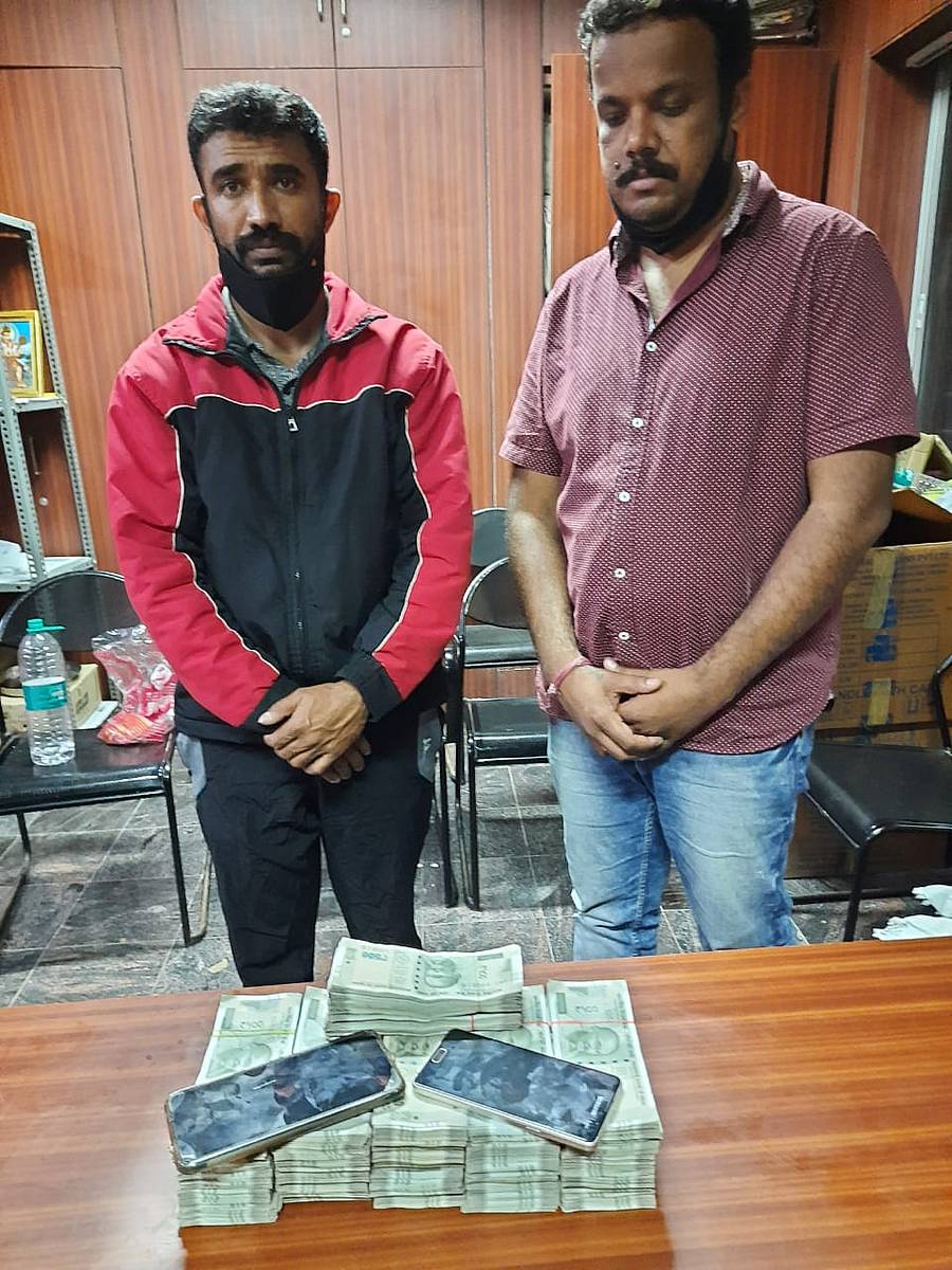 ಬಂಧಿತ ಆರೋಪಿಗಳಾದ ಹೊಯ್ಸಳಗೌಡ ಹಾಗೂ ನರಸಿಂಹಮೂರ್ತಿ