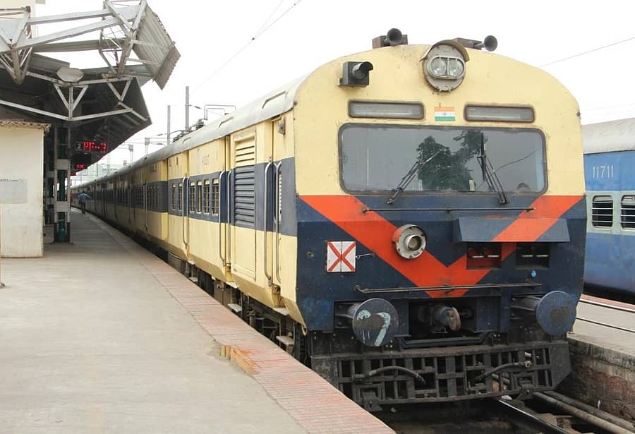 ಉಪನಗರ ರೈಲು (ಸಾಂದರ್ಭಿಕ ಚಿತ್ರ)