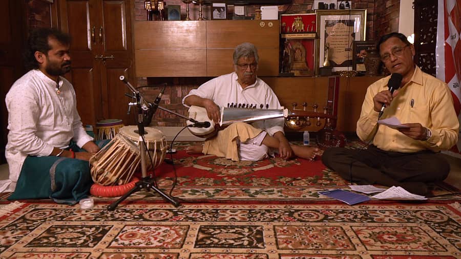 ‘ಪ್ರಜಾವಾಣಿ’ ದಸರಾ ಸಂಗೀತೋತ್ಸವದ ಸಮಾರೋಪದಲ್ಲಿ ಸೋಮವಾರ ಪಂಡಿತ್ ರಾಜೀವ್ ತಾರಾನಾಥ್ ಅವರು ಸರೋದ್ ನುಡಿಸಿದರು. ಭೀಮಾಶಂಕರ ಬಿದನೂರು ತಬಲಾ ಸಾಥ್ ನೀಡಿದರೆ, ಪ್ರೊ.ಸಿ.ನಾಗಣ್ಣ ನಿರೂಪಣೆ ಮಾಡಿದರು