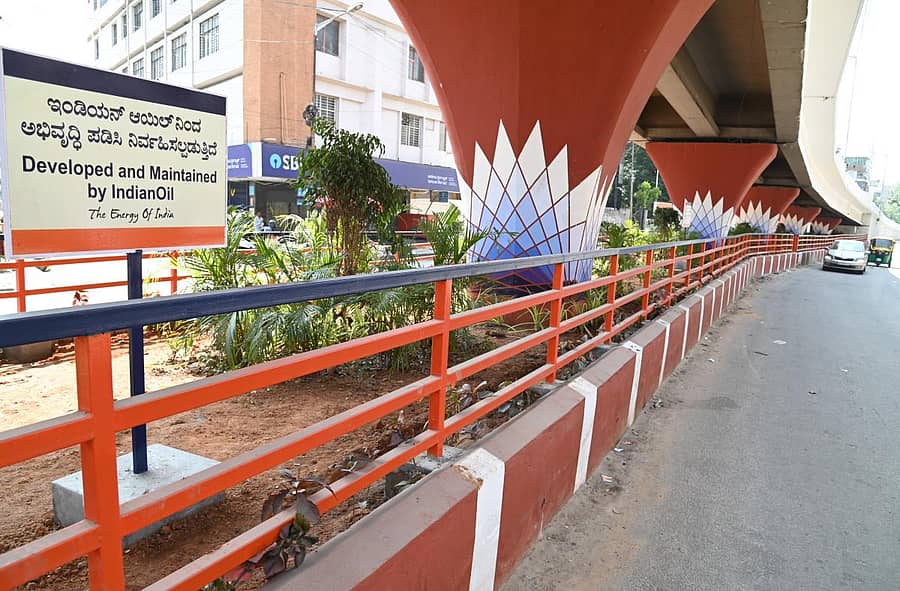 ಇಂಡಿಯನ್ ಆಯಿಲ್ ಕಾರ್ಪೊರೇಷನ್ ವತಿಯಿಂದ ಅಭಿವೃದ್ಧಿಪಡಿಸಿರುವ ಮೇಲ್ಸೇತುವೆ ಕೆಳಭಾಗ