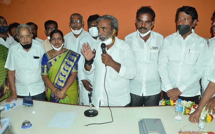 ಯಾದಗಿರಿ ಶಾಸಕ ವೆಂಕಟರೆಡ್ಡಿ ಮುದ್ನಾಳ ಅವರು ನೂತನ ನಗರಸಭೆ ಅಧ್ಯಕ್ಷ, ಉಪಾಧ್ಯಕ್ಷರನ್ನು ಅಭಿನಂದಿಸಿ ಮಾತನಾಡಿದರು