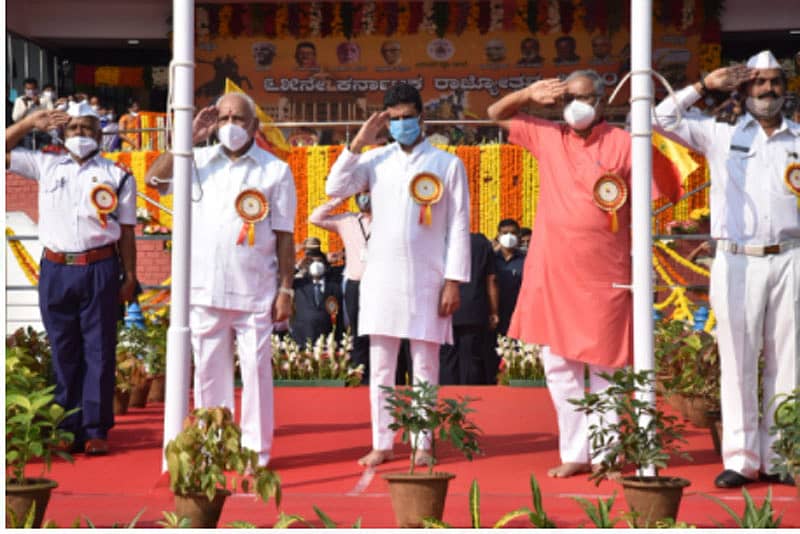 ನಗರದ ಕಂಠೀರವ ಕ್ರೀಡಾಂಗಣದಲ್ಲಿ ಸಾರ್ವಜನಿಕ ಶಿಕ್ಷಣ ಇಲಾಖೆ ಆಯೋಜಿಸಿದ್ದ ಕರ್ನಾಟಕ ರಾಜ್ಯೋತ್ಸವ ಸಮಾರಂಭದಲ್ಲಿ ಮುಖ್ಯಮಂತ್ರಿ ಬಿಎಸ್ ಯಡಿಯೂರಪ್ಪ, ಪ್ರಾಥಮಿಕ ಮತ್ತು ಪ್ರೌಢ ಶಿಕ್ಷಣ ಇಲಾಖೆ ಸಚಿವ ಎಸ್ ಸುರೇಶ್ ಕುಮಾರ್ ಮತ್ತು ಶಾಸಕ ರಿಜ್ವಾನ್ ಅರ್ಷದ್ ಪಾಲ್ಗೊಂಡಿದ್ದರು