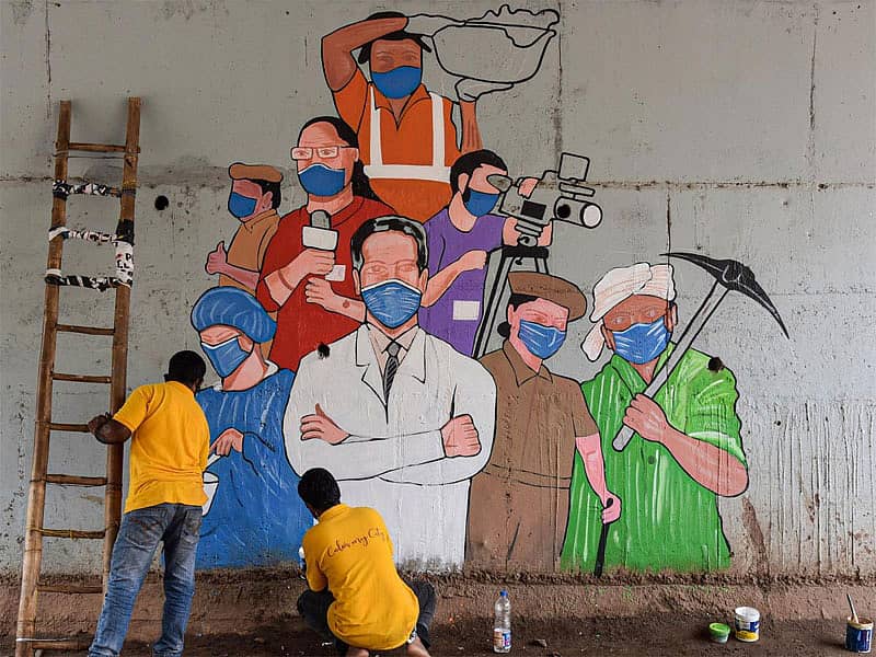 ಹುಬ್ಬಳ್ಳಿಯಲ್ಲಿ ಕೋವಿಡ್–19 ವಾರಿಯರ್ಗಳಿಗೆ ಚಿತ್ರದ ಮುಖೇನ ಧನ್ಯವಾದ ಅರ್ಪಿಸಿದ ಕಲಾವಿದರು–ಸಂಗ್ರಹ ಚಿತ್ರ