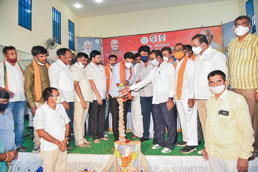 ಶಿರಾದಲ್ಲಿ ನಾಯಕ ಸಮುದಾಯದವರು ಏರ್ಪಡಿಸಿದ್ದ ವಾಲ್ಮೀಕಿ ಜಯಂತಿ ಕಾರ್ಯಕ್ರಮವನ್ನು ಉಪಮುಖ್ಯಮಂತ್ರಿ ಡಾ.ಸಿ.ಎನ್.ಅಶ್ವತ್ಥನಾರಾಯಣ ಉದ್ಘಾಟಿಸಿದರು