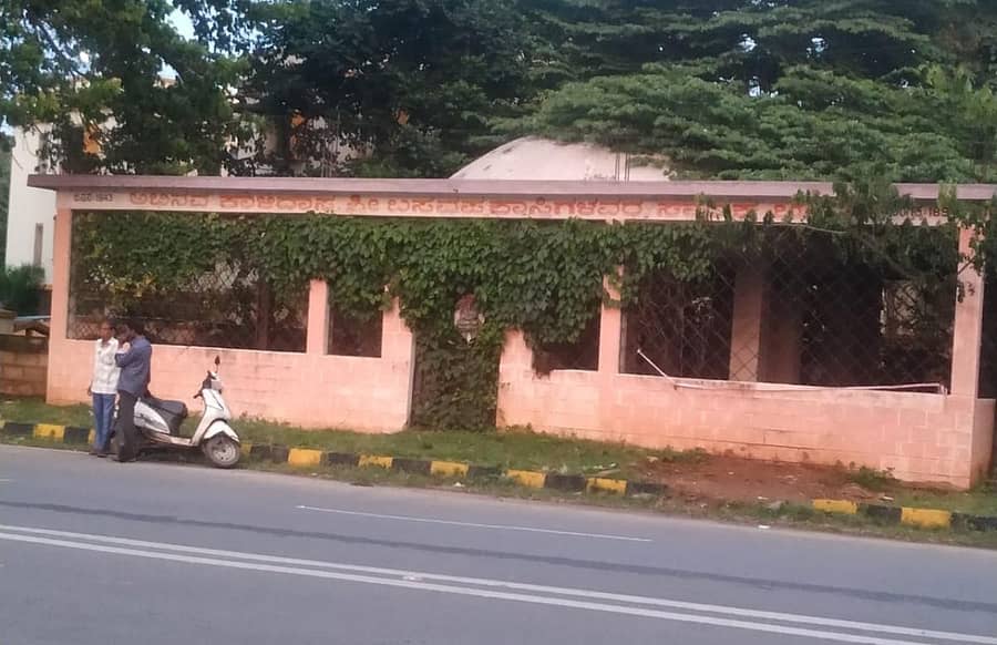 ಜೀರ್ಣೋದ್ಧಾರಕ್ಕೂ ಮುನ್ನ ಬಸವಪ್ಪ ಶಾಸ್ತ್ರಿಗಳ ಸ್ಮಾರಕ