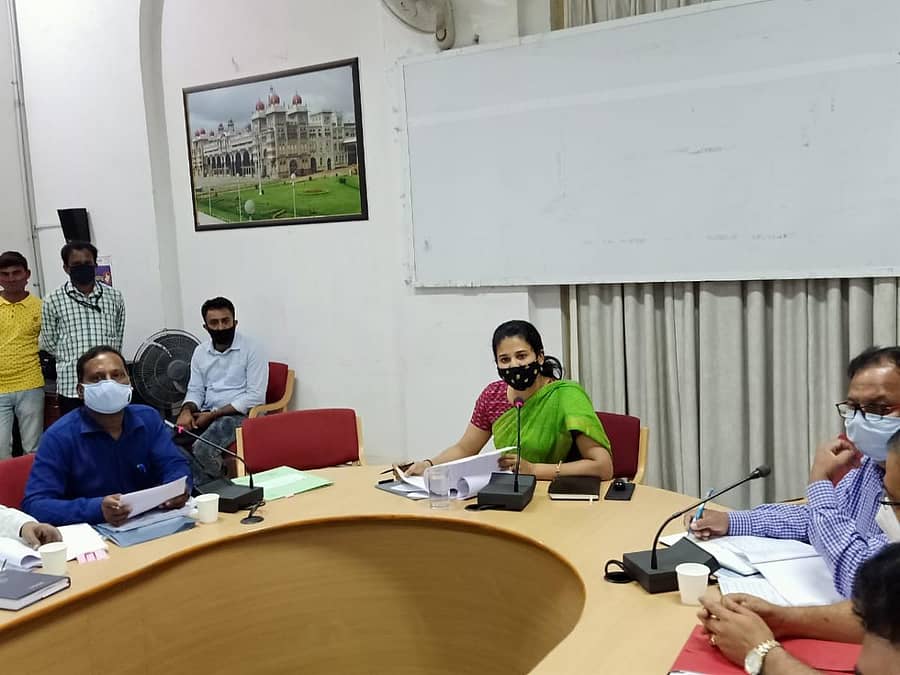 ಜಿಲ್ಲಾಧಿಕಾರಿ ರೋಹಿಣಿ ಸಿಂಧೂರಿ ನೇತೃತ್ವದಲ್ಲಿ ಜಿಲ್ಲಾ ಕೌಶಲ ಮಿಷನ್ ಕುರಿತ ಪರಿಶೀಲನಾ ಸಭೆ ನಡೆಯಿತು