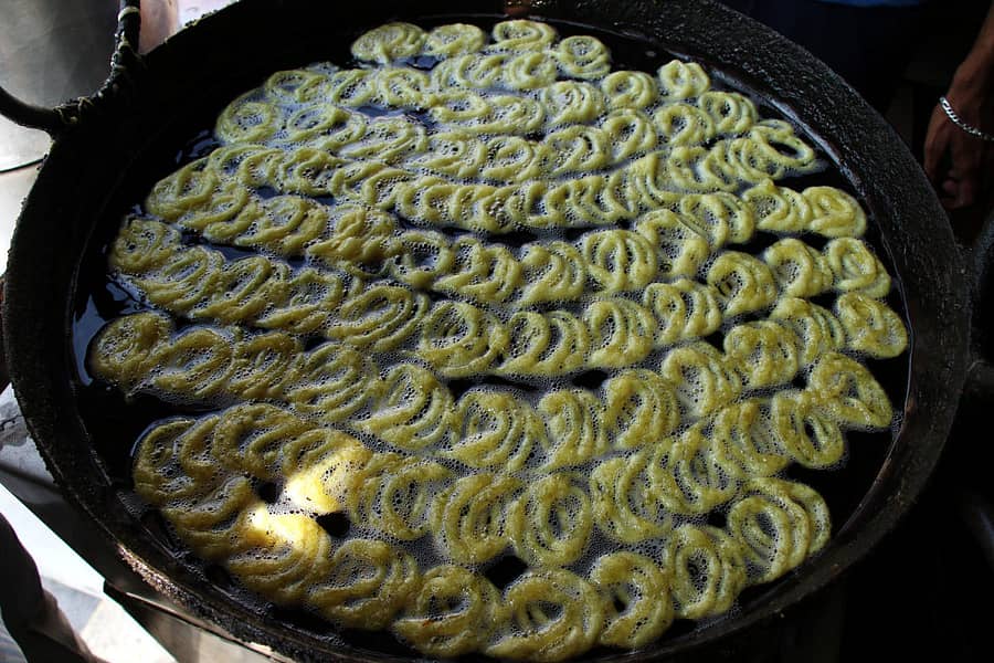 ಗುಳೇದಗುಡ್ಡದಲ್ಲಿ ಲಕ್ಷ್ಮೀನಾರಾಯಣ ಜೋಶಿ ಅವರ ಅಂಗಡಿಯ ತುಪ್ಪದ ಬಾಣಲೆಯಲ್ಲಿ ಜಿಲೇಬಿ ಘಮಲು