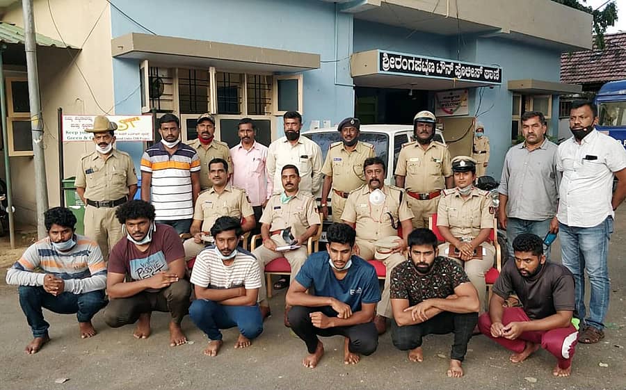 ಶ್ರೀರಂಗಪಟ್ಟಣ ತಾಲ್ಲೂಕು ಪಾಲಹಳ್ಳಿಯ ಹರೀಶ್ ಕೊಲೆ ಆರೋಪಿಗಳನ್ನು ಪೊಲೀಸರು ಬಂಧಿಸಿದ್ದಾರೆ