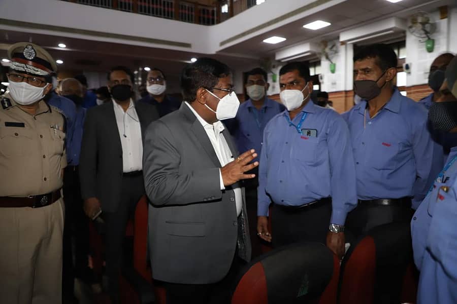 ಅಧಿಕಾರಿಗಳೊಂದಿಗೆ ಮಂಜುನಾಥ ಪ್ರಸಾದ್ ಸಮಾಲೋಚನೆ ನಡೆಸಿದರು