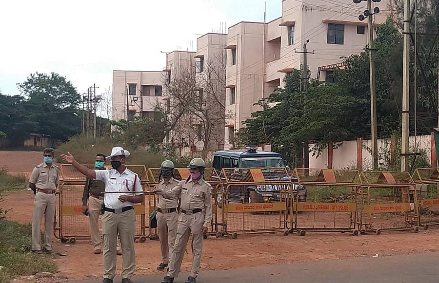 ಸಿಎಆರ್ ಮೈದಾನದ ಸುತ್ತ ಪೊಲೀಸ್ ಬಿಗಿ ಬಂದೋಬಸ್ತ್ ಹಾಕಲಾಗಿದೆ