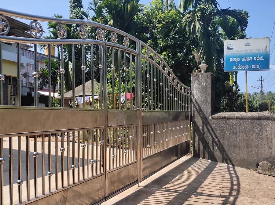 ಅಂಕೋಲಾದಲ್ಲಿ ಬಾಡಿಗೆ ಕಟ್ಟಡದಲ್ಲಿ ನಡೆಯುತ್ತಿರುವ ಬಿ.ಸಿ.ಎಂ ಕಚೇರಿ ಮತ್ತು ವಿದ್ಯಾರ್ಥಿನಿಯರ ವಸತಿ ನಿಲಯ