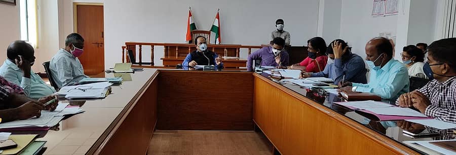 ಪರಿಶಿಷ್ಟ ಜಾತಿ ಪರಿಶಿಷ್ಟ ವರ್ಗಗಳ ಅಭಿವೃದ್ಧಿ ಕಾರ್ಯಕ್ರಮಗಳ ಪ್ರಗತಿ ಪರಿಶೀಲನಾ ಸಭೆಯನ್ನು ಜಿಲ್ಲಾಧಿಕಾರಿ ಡಾ.ಎಂ.ಆರ್.ರವಿ ಅವರು ನಡೆಸಿದರು