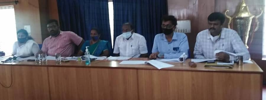 ಉಡುಪಿ ತಾಲ್ಲೂಕು ಪಂಚಾಯಿತಿ ಸಭಾಂಗಣದಲ್ಲಿ ಸೋಮವಾರ ಕೆಡಿಪಿ ಸಭೆ ನಡೆಯಿತು.