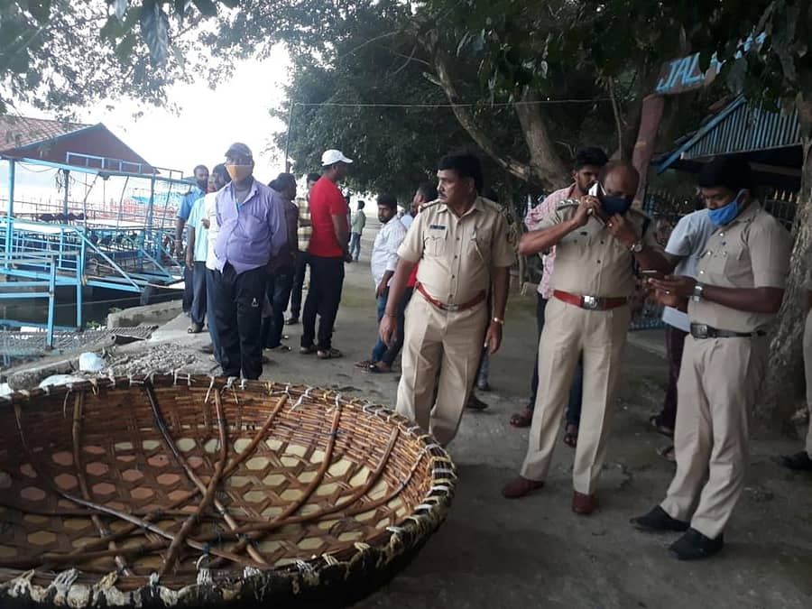 ತಿ.ನರಸೀಪುರ ತಾಲ್ಲೂಕಿನ ಕಾವೇರಿ ನದಿಯಲ್ಲಿ ನವವಧು ವರರನ್ನು ಬಲಿತೆಗೆದುಕೊಂಡ ತೆಪ್ಪ