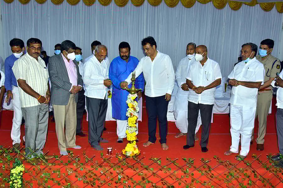 ಕೊಪ್ಪಳ ಜಿಲ್ಲೆಯ ಕುಕನೂರು ತಾಲ್ಲೂಕಿನ ತಳಕಲ್‌ ಗ್ರಾಮದಲ್ಲಿರುವ ಸರ್ಕಾರಿ ಎಂಜಿನಿಯರಿಂಗ್ ಕಾಲೇಜಿನ ಆವರಣದಲ್ಲಿರುವ ಕೌಶಲ ಅಭಿವೃದ್ಧಿ ಕೇಂದ್ರವನ್ನು ಉಪಮುಖ್ಯಮಂತ್ರಿ ಡಾ.ಸಿ.ಎನ್‌.ಅಶ್ವತ್ಥನಾರಾಯಣ ಉದ್ಘಾಟಿಸಿದರು