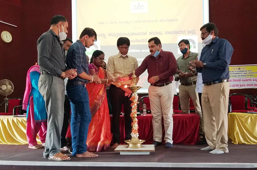 ಜನನ-ಮರಣ ನೋಂದಣಿ ನಿಯಮಗಳು ಹಾಗೂ ‘ಇ-ಜನ್ಮ’ ತಂತ್ರಾಂಶ ನಿರ್ವಹಣೆ ಕುರಿತು ದಾವಣಗೆರೆಯ ಜಿಲ್ಲಾಡಳಿತ ಭವನದಲ್ಲಿ ಮಂಗಳವಾರ ತರಬೇತಿ ಕಾರ್ಯಾಗಾರ ನಡೆಯಿತು.