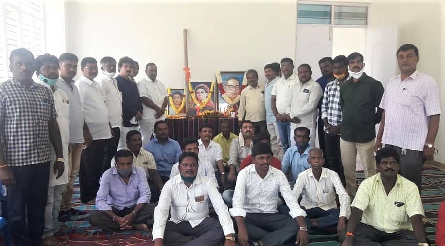 ಒನಕೆ ಓಬವ್ವ ಜಯಂತಿ ಕಾರ್ಯಕ್ರಮದಲ್ಲಿ ಚಲವಾದಿ ಮುಖಂಡರು ಉಪಸ್ಥಿತರಿದ್ದರು