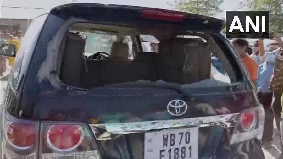 ದಾಳಿಯಲ್ಲಿ ಹಾನಿಗೀಡಾಗಿರುವ ವಾಹನ