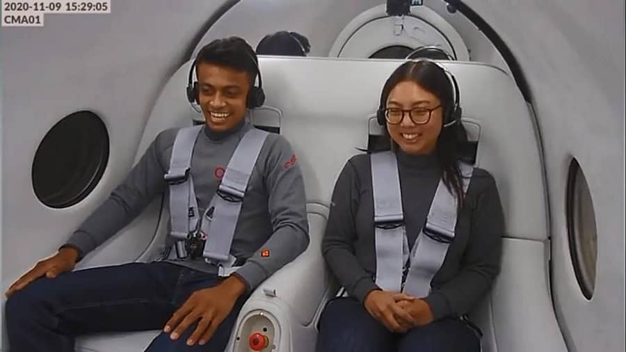 ಲಾಸ್‌ವೆಗಾಸ್‌ನಲ್ಲಿ ನಡೆದ ಹೈಪರ್‌ಲೂಪ್‌ನ ಪರೀಕ್ಷಾರ್ಥ ಪ್ರಯೋಗ ಸಂಚಾರದಲ್ಲಿ ತನಯ್ ಮಂಜ್ರೇಕರ್ ತಮ್ಮ ಸಹೋದ್ಯೋಗಿಯೊಂದಿಗೆ ಸಂಚರಿಸಿದರು