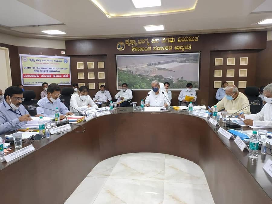 ಆಲಮಟ್ಟಿಯಲ್ಲಿ ಉಪಮುಖ್ಯಮಂತ್ರಿ ಗೋವಿಂದ ಕಾರಜೋಳ ಅಧ್ಯಕ್ಷತೆಯಲ್ಲಿ ನೀರಾವರಿ ಸಲಹಾಸಮಿತಿ ಸಭೆ ಶುಕ್ರವಾರ ಜರುಗಿತು