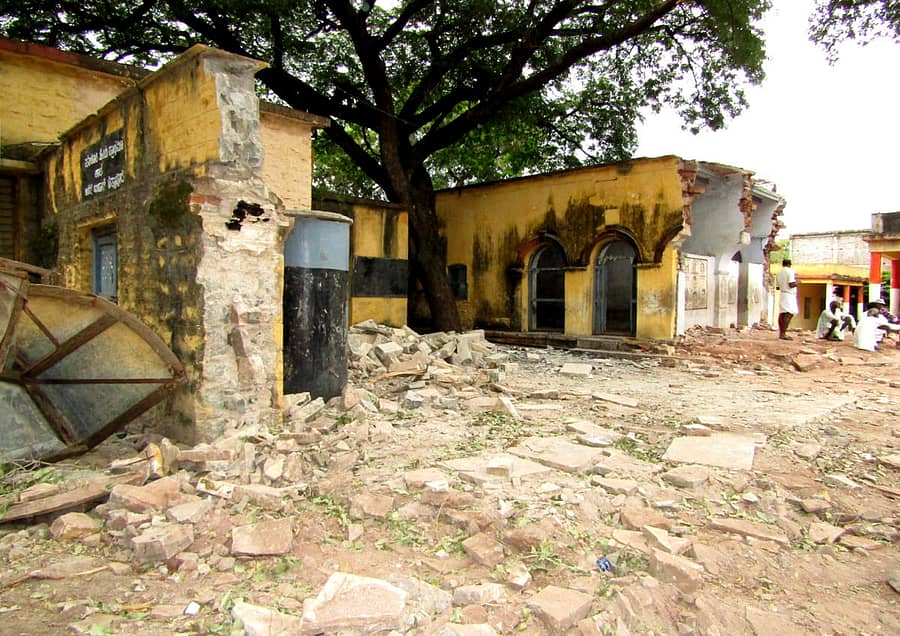 ಚಿತ್ತಾಪುರ ಪಟ್ಟಣದ ಅಡತ್ ಬಾಜಾರ ಸರ್ಕಾರಿ ಹಿರಿಯ ಪ್ರಾಥಮಿಕ ಶಾಲೆಯ ಶಿಥಿಲಗೊಂಡ ಕಟ್ಟಡವನ್ನು ನೆಲಸಮ ಮಾಡಲಾಗಿದೆ