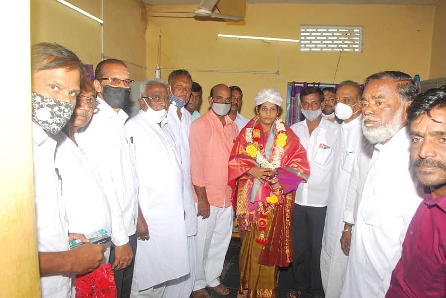 ಸಿರವಾರದಲ್ಲಿ ಪಟ್ಟಣ ಪಂಚಾಯಿತಿ ಅಧ್ಯಕ್ಷೆ, ಉಪಾಧ್ಯಕ್ಷರು ಅಧಿಕಾರ ಸ್ವೀಕರಿಸಿದರು