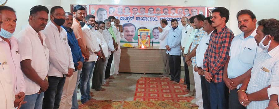 ಜಿಲ್ಲಾ ಕಾಂಗ್ರೆಸ್ ಸಮಿತಿ ಕಚೇರಿಯಲ್ಲಿ ನೆಹರು ಜಯಂತಿಯನ್ನು ಆಚರಿಸಲಾಯಿತು