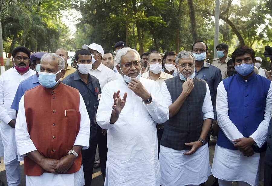 ಬಿಹಾರ ಸಿಎಂ ನಿತೀಶ್ ಕುಮಾರ್ ಹಾಗೂ ಇತರೆ ಸಚಿವರು