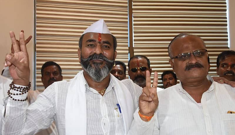 ಸುಭಾಷ ಡವಳೇಶ್ವರ ಮತ್ತು ರಮೇಶ್ ಕತ್ತಿ