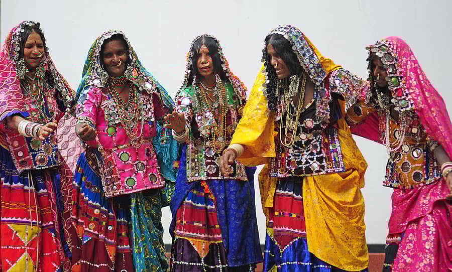 ಲಂಬಾಣಿ ಮಹಿಳೆಯರ ಸಾಮೂಹಿಕ ಕುಣಿತ ಚಿತ್ರ–ಸತೀಶ್ ಬಡಿಗೇರ್