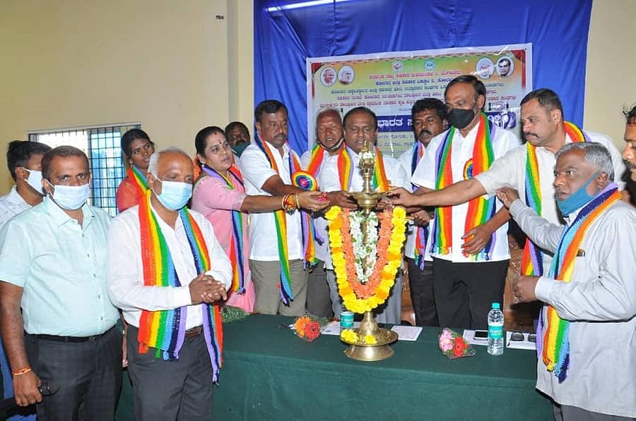 67ನೇ ಅಖಿಲ ಭಾರತ ಸಹಕಾರ ಸಪ್ತಾಹ-2020ಕ್ಕೆ ಕೋಚಿಮುಲ್ ನಿರ್ದೇಶಕ ಕಾಡೇನಹಳ್ಳಿ ನಾಗರಾಜ್ ಚಾಲನೆ ನೀಡಿದರು