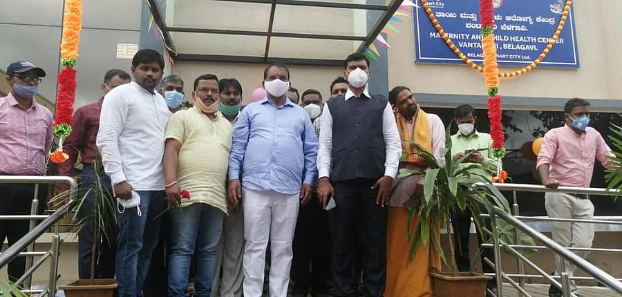 ಬೆಳಗಾವಿಯ ವಂಟಮುರಿ ಕಾಲೊನಿಯಲ್ಲಿ ಸ್ಮಾರ್ಟ್‌ ಸಿಟಿ ಯೋಜನೆಯಲ್ಲಿ ನಿರ್ಮಿಸಿರುವ ಪ್ರಸೂತಿ ಮತ್ತು ಮಕ್ಕಳ ಆಸ್ಪತ್ರೆಯನ್ನು ಶಾಸಕ ಅನಿಲ ಬೆನಕೆ ಮಂಗಳವಾರ ಉದ್ಘಾಟಿಸಿದರು