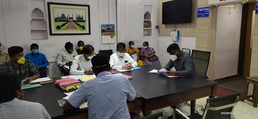 ವಿಜಯಪುರ ಜಿಲ್ಲಾಧಿಕಾರಿಗಳ ಕಚೇರಿ ಸಭಾಂಗಣದಲ್ಲಿ ಬುಧವಾರ ಸಫಾಯಿ ಕರ್ಮಾಚಾರಿಗಳ ತ್ರೈಮಾಸಿಕ ಪ್ರಗತಿ ಪರಿಶೀಲನಾ ಸಭೆಯಲ್ಲಿ ಜಿಲ್ಲಾಧಿಕಾರಿ ಪಿ.ಸುನೀಲ್ ಕುಮಾರ್ ಮಾತನಾಡಿದರು