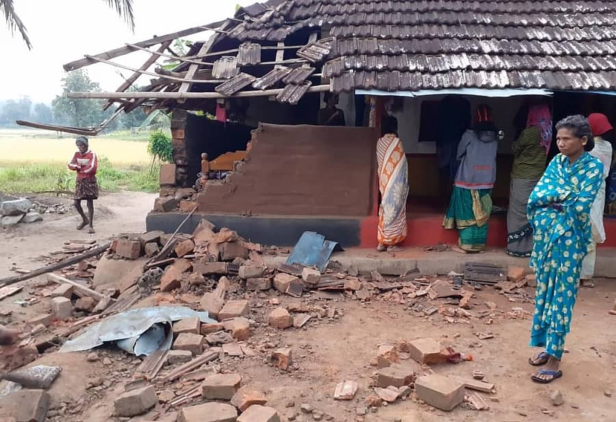 ಆನೆ ದಾಳಿಯಿಂದ ಹಾನಿಗೊಳಗಾಗಿರುವ ಮನೆ