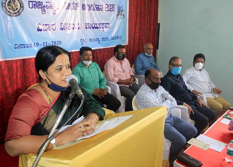 ಮಡಿಕೇರಿಯಲ್ಲಿ ನಡೆದ ‘ವಿಚಾರ ವಿನಿಮಯ ಕಾರ್ಯಕ್ರಮ’ದಲ್ಲಿ ಪತ್ರಕರ್ತೆ ಉಷಾ ಪ್ರೀತಮ್ ಮಾತನಾಡಿದರು