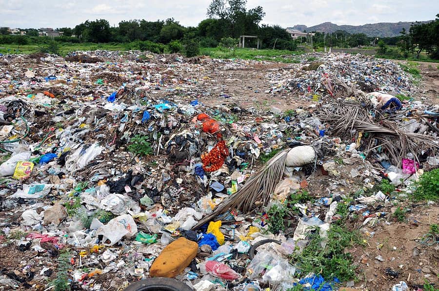 ಕೊಪ್ಪಳ ಸಮೀಪದ ಭಾಗ್ಯನಗರದ ಹೊರ ವಲಯದಲ್ಲಿ ಗುಡ್ಡೆ ಹಾಕಿರುವ ಕಸದ ರಾಶಿ