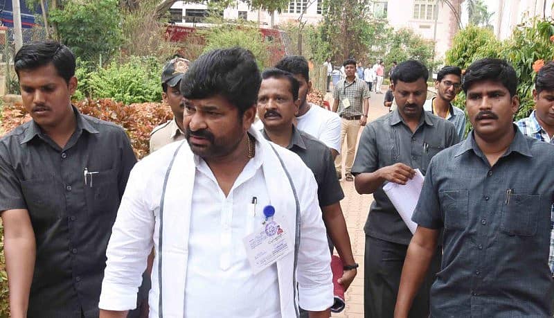 ವಿನಯ ಕುಲಕರ್ಣಿ 