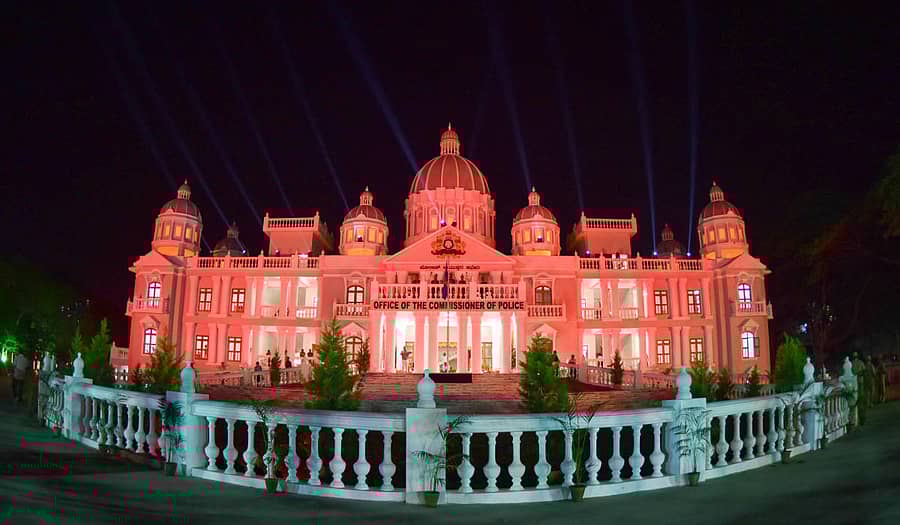 ಮೈಸೂರು ನಗರ ಪೊಲೀಸ್ ಆಯುಕ್ತರ ನೂತನ ಕಚೇರಿ ಕಟ್ಟಡವು ದೀಪಾಲಂಕಾರದಲ್ಲಿ ಕಂಗೊಳಿಸಿದ್ದು ಹೀಗೆ