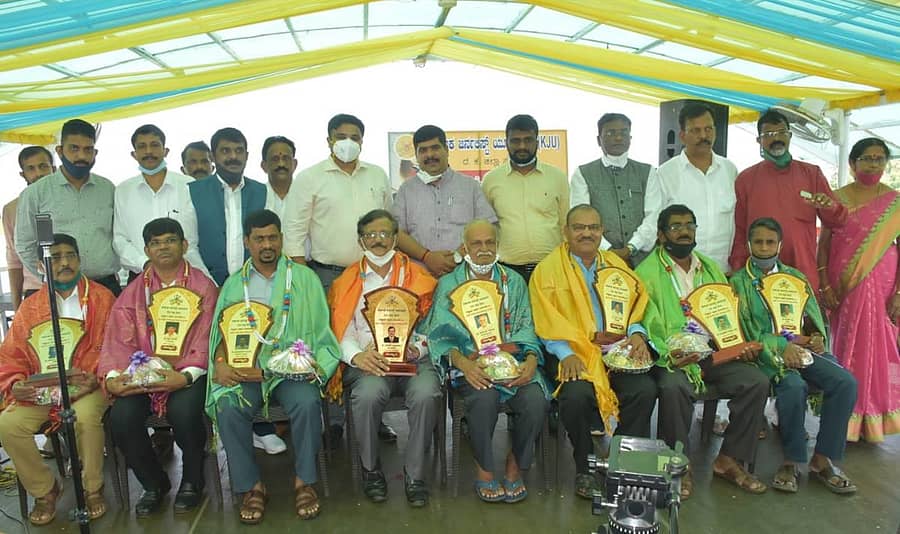 ಕರ್ನಾಟಕ ಜರ್ನಲಿಸ್ಟ್ ಯೂನಿಯನ್ ದಕ್ಷಿಣ ಕನ್ನಡ ಜಿಲ್ಲಾ ಸಮಿತಿ ವತಿಯಿಂದ ರಾಷ್ಟ್ರೀಯ ಪತ್ರಿಕಾ ದಿನಾಚರಣೆ ಮತ್ತು ಹಿರಿಯ ಪತ್ರಕರ್ತರಿಗೆ ಸನ್ಮಾನ ಕಾರ್ಯಕ್ರಮವು ಮಂಗಳವಾರ ಮಂಗಳೂರಿನ ನದಿ ಹಾಗೂ ಕಡಲಲ್ಲಿ ಸಂಚರಿಸುತ್ತಿರುವ ಅಬ್ಬಕ್ಕ ಕ್ವೀನ್ ಕ್ರೂಸ್‌ನಲ್ಲಿ ನಡೆಯಿತು