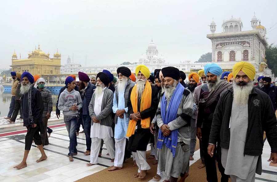 ದಲ್ ಖಾಲ್ಸಾ ಸದಸ್ಯರು ರೈತರ ಪ್ರತಿಭಟನೆಗೆ ಬೆಂಬಲ ಸೂಚಿಸಿ ಅಮೃತಸರದ ಸ್ವರ್ಣಮಂದಿರದಿಂದ ದೆಹಲಿಗೆ ಬುಧವಾರ ಹೊರಟರು -– ಪಿಟಿಐ ಚಿತ್ರ