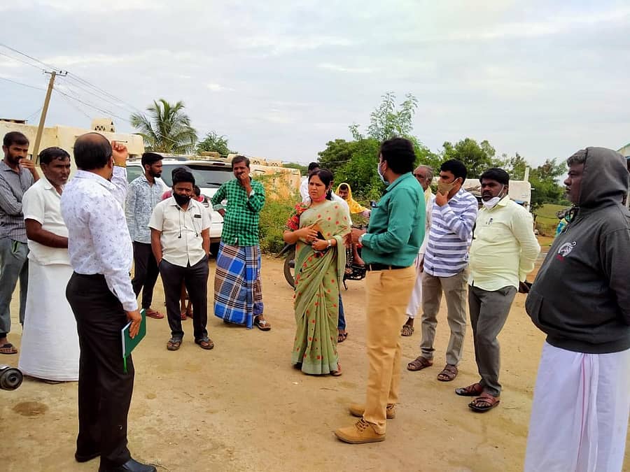 ತಾವರಗೇರಾ ಸಮೀಪದ ಹಾಗಲದಾಳ ಗ್ರಾಮಕ್ಕೆ ಜಿಲ್ಲಾ ಪಂಚಾಯಿತಿ ಆರೋಗ್ಯ ಮತ್ತು ಶಿಕ್ಷಣ ಸ್ಥಾಯಿ ಸಮಿತಿ ಅಧ್ಯಕ್ಷೆ ಭಾಗ್ಯವತಿ ಬೋಲಾ ಭೇಟಿ ನೀಡಿ ಪರಿಶೀಲಿಸಿದರು