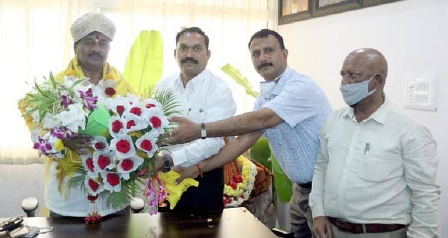 ಕೇಂದ್ರ ಪರಿಹಾರ ಸಮಿತಿಯ ಅಧ್ಯಕ್ಷರಾಗಿ ಎಂ.ರಾಮಚಂದ್ರ ಅವರು ಶುಕ್ರವಾರ ಅಧಿಕಾರ ಸ್ವೀಕರಿಸಿದರು