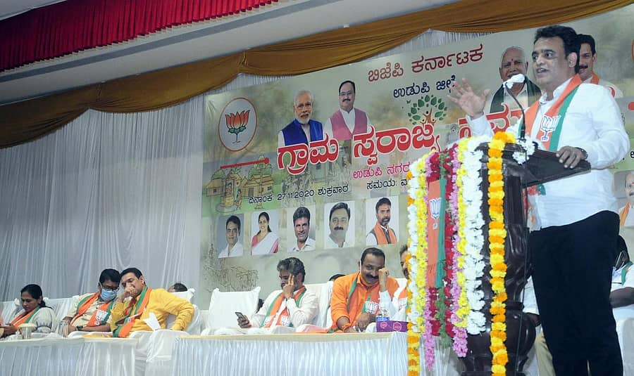 ಉಡುಪಿಯಲ್ಲಿ ಶುಕ್ರವಾರ ಜಿಲ್ಲಾ ಬಿಜೆಪಿ ಹಮ್ಮಿಕೊಂಡಿದ್ದ ‘ಗ್ರಾಮ ಸ್ವರಾಜ್ಯ’ ಸಮಾವೇಶದಲ್ಲಿ ಉಪ ಮುಖ್ಯಮಂತ್ರಿ ಡಾ.ಸಿ.ಎನ್.ಅಶ್ವತ್ಥನಾರಾಯಣ ಮಾತನಾಡಿದರು.