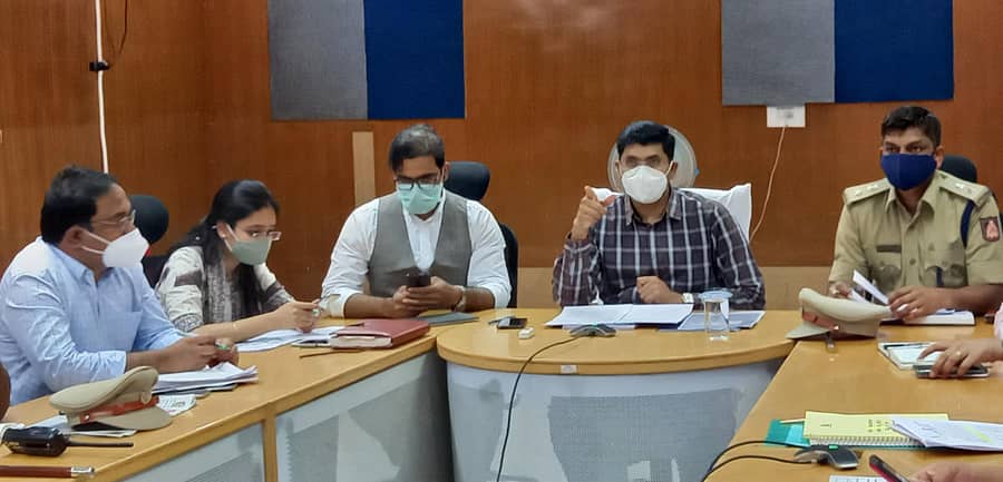 ಬೀದರ್ ಜಿಲ್ಲಾಧಿಕಾರಿ ಕಚೇರಿ ಸಭಾಂಗಣದಲ್ಲಿ ಸೋಮವಾರ ನಡೆದ ಸಭೆಯಲ್ಲಿ ಜಿಲ್ಲಾಧಿಕಾರಿ ರಾಮಚಂದ್ರನ್ ಆರ್. ಮಾತನಾಡಿದರು