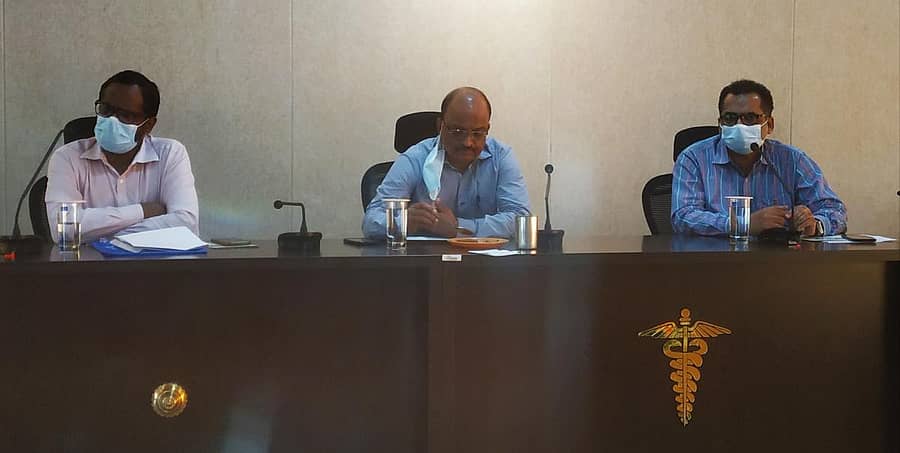 ಸೋಮವಾರ ಡಿಎಚ್ಒ ಕಚೇರಿಯಲ್ಲಿ ನಡೆದ ಸುದ್ದಿಗೋಷ್ಠಿಯಲ್ಲಿ ಜಿಲ್ಲಾ ಏಡ್ಸ್ ನಿಯಂತ್ರಣಾಧಿಕಾರಿ ಡಾ.ಚಿದಾನಂದ ಸಂಜು ಮಾತನಾಡಿದರು.